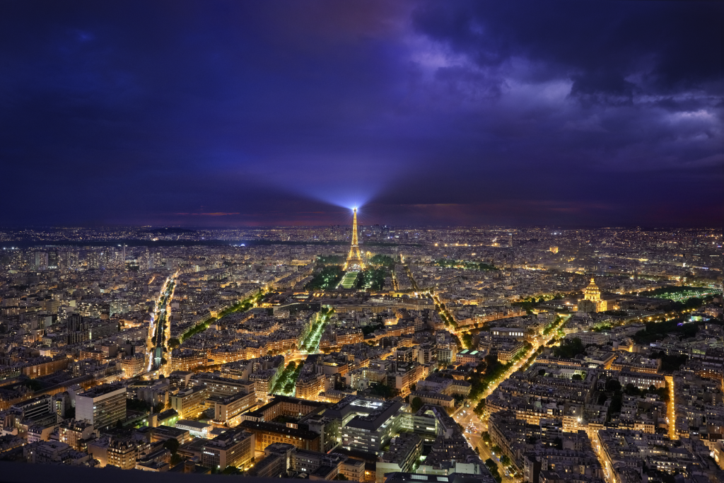 Paris vue de la Tour Montparnasse. Photographie de nuit. ©P.Galibert photographe